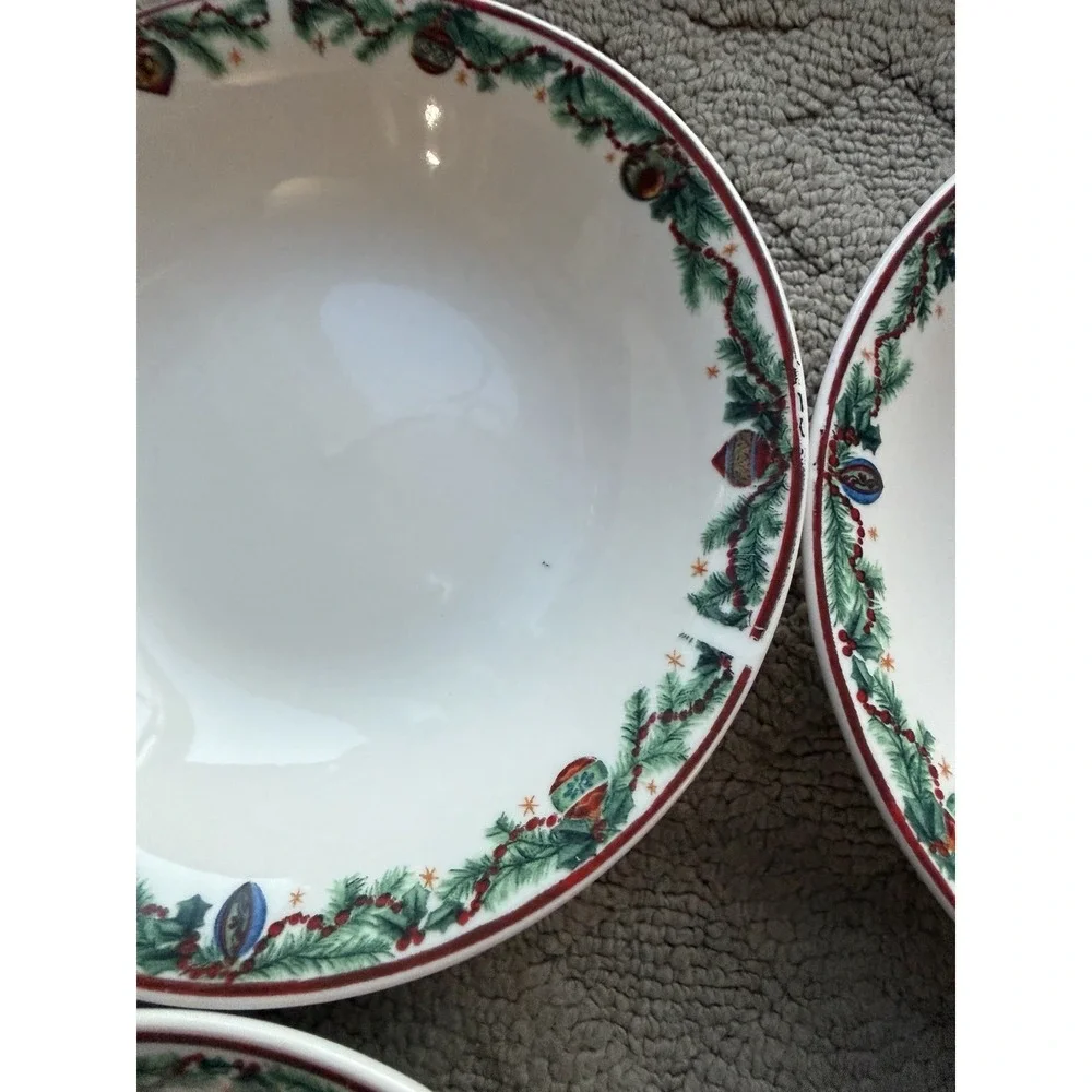 4 FARBERWARE Soup/Cereal Bowls In The Holiday Treats Pattern‎